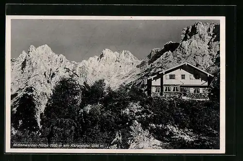 AK Mittenwalder-Hütte, Berghütte am Karwendel vor Gipfeln