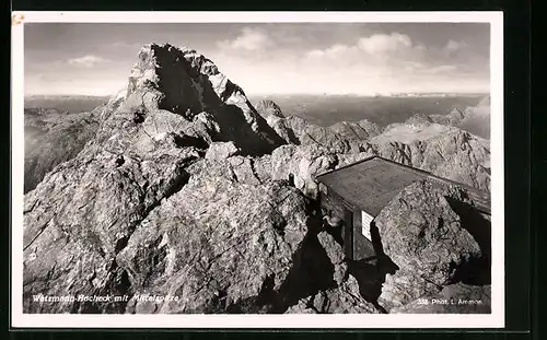 AK Berghütte auf dem Watzmann-Hocheck mit Mittelspitze