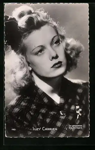 AK Schauspielerin Suzy Carrier blickt nachdenklich in die Ferne