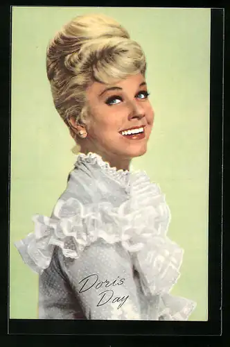 AK Schauspielerin Doris Day mit strahlendelm Lächeln