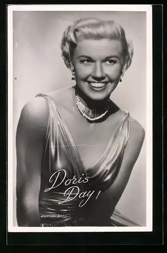 AK Schauspielerin Doris Day im eleganten Abendkleid