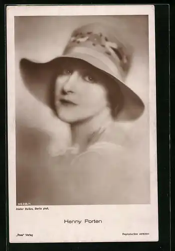 AK Schauspielerin Henny Porten mit sommerlichem Hut