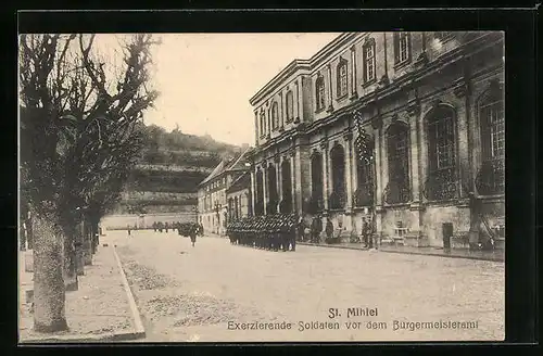 AK St. Mihiel, exerzierende Soldaten vor dem Bürgermeisteramt