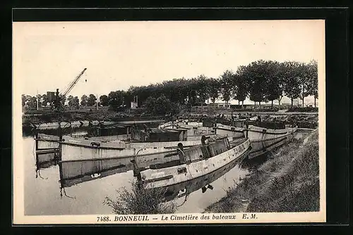 AK Bonneuil, le Cimetière des bateaux