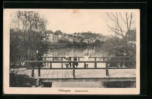 AK Tübingen a. N., Anlagensee mit Kindern auf einer Holzbrücke