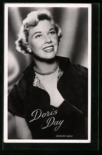 AK Schauspielerin Doris Day mit strahlendem Lächeln