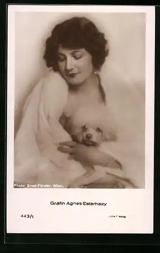 AK Schauspielerin Gräfin Agnes Esterhazy mit Hund im Arm
