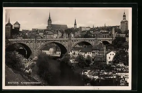 AK Bautzen, Kronprinzenbrücke, Blick auf Michaeliskirche, Wasserturm, Petrikirche, Rathaus u. Lauenturm