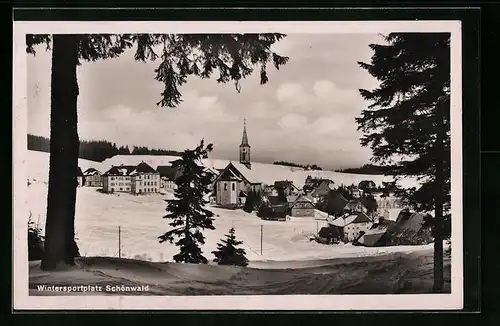AK Schönwald / Schwarzwald, Ortsansicht mit Kirche im Winter