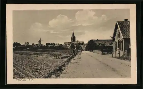 AK Zeddam, Strassenpartie, Blick zur Kirche