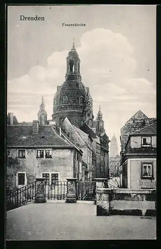 AK Dresden, Blick zwischen den Häusern auf die Frauenkirche