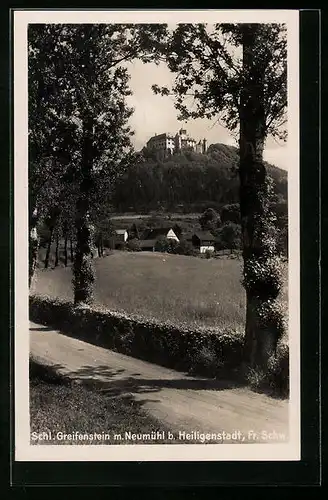 AK Heiligenstadt / Fränk. Schweiz, Ansicht vom Feldweg aus mit dem Schloss Greifenstein auf dem Berg