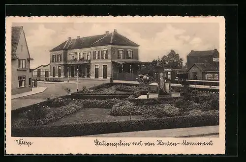 AK Weesp, Stationsplein met van Houten-Monument, vor dem Bahnhof