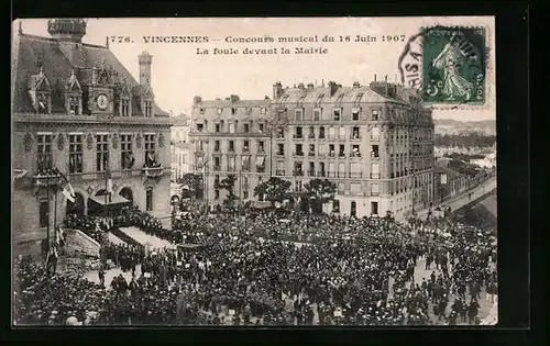 AK Vincennes, Concours musical du 16 Juin 1907, La foule devant la Mairie