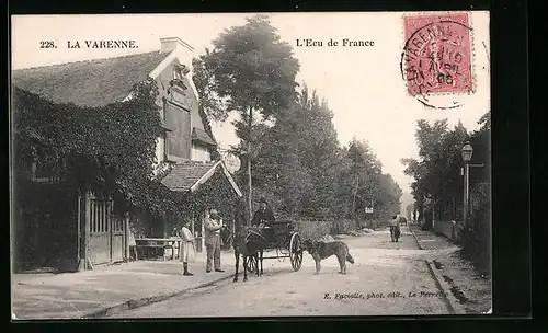AK La Varenne-Chennevieres, L`Ecu de France, Pferdekutsche auf der Strasse