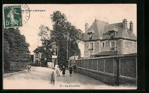 AK La Fourche, Kinder auf dem Gehweg vor dem Stadthaus