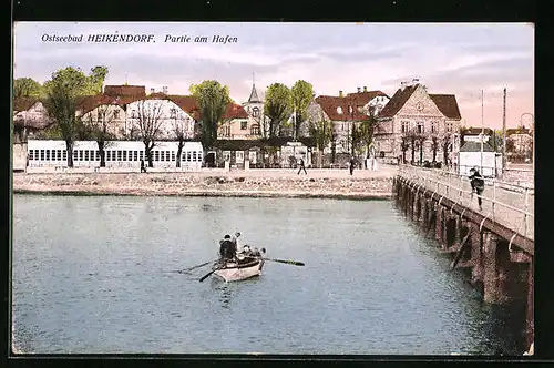 AK Heikendorf, Partie am Hafen, kleines Ruderboot an der Brücke