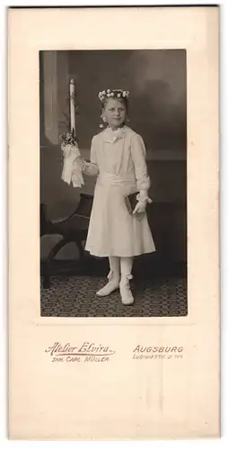 Fotografie Atelier Elvira, Augsburg, Ludwigstr. 171, Portrait Mädchen Maria Hoffmann im weissen Kommunionskleid, 1916