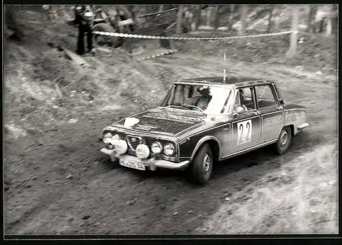 Fotografie Auto Alfa Romeo, Rallye Rennwagen mit Startnummer 22