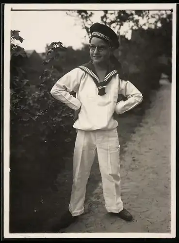 Fotografie Knabe in Marineuniform mit Mützenband Marinepionierkompagnie