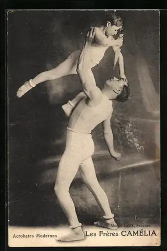 AK Acrobates Modernes Les Frères Camélia