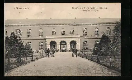 AK `s Gravenhage, Oranje Kazerne - Grenadiers en Jagers