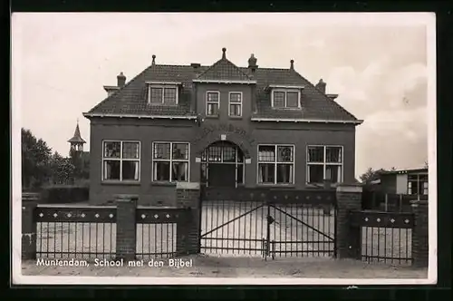 AK Muntendam, School met den Bijbel