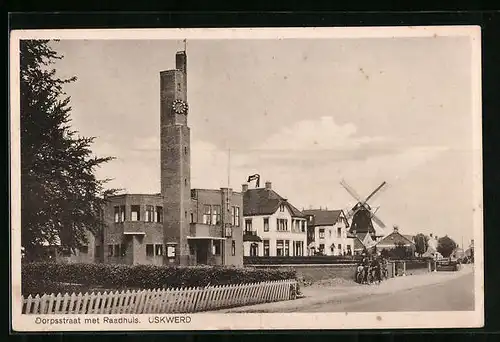 AK Uskwerd, Dorpsstraat met Raadhuis