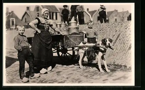 AK Bunschoten-Spakenburg, Milchtransport per Hundegespann