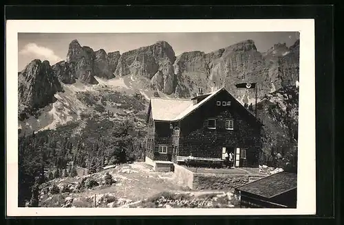 AK Erfurter Hütte am Achensee, Berghütte gegen Gebirgspanorama