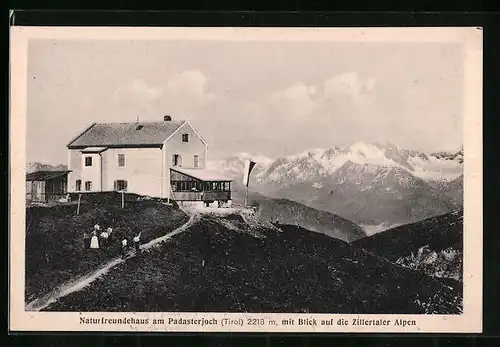 AK Naturfreundehaus am Padasterjoch, Berghütte mit Blick auf die Zillentaler Alpen