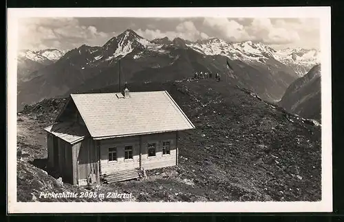 AK Penkenhütte, Berghütte aus der Vogelschau mit Bergpanorama