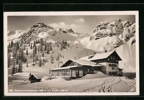 AK Bodenschneidhaus, Berghütte mit Gipfel im Schnee