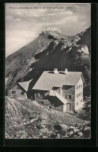 AK Prinz Luitpoldhaus, Gesamtansicht mit Hochvogel und Wanderern