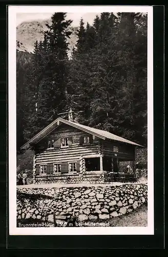 AK Brunnstein-Hütte, Gesamtansicht mit Bäumen