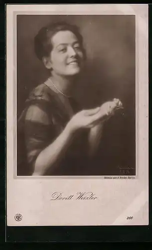 AK Schauspielerin Dorrit Weixler mit Perlenkette