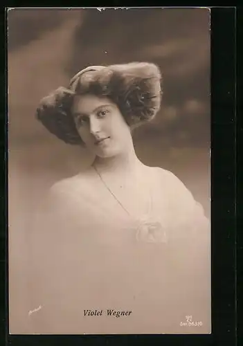 AK Schauspielerin Violet Wegner mit moderner Frisur