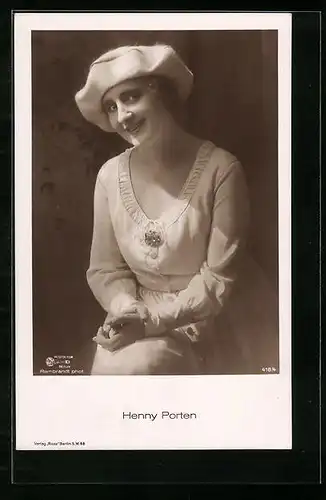 AK Schauspielerin Henny Porten im strahlend weissen Gewand