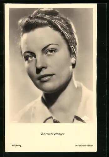 AK Schauspielerin Gerhild Weber mit Kopftuch