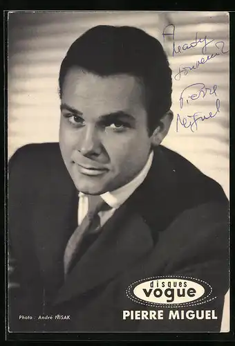 AK Pierre Miguel, Portrait des Musikers im Anzug, Autograph