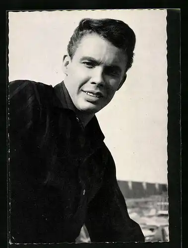 AK Peter Kraus, Portrait des Musikers im dunklen Hemd