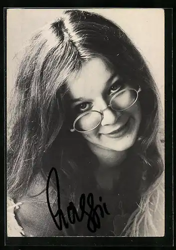 AK Maggie Mae, Portrait der Musikerin mit Autograph