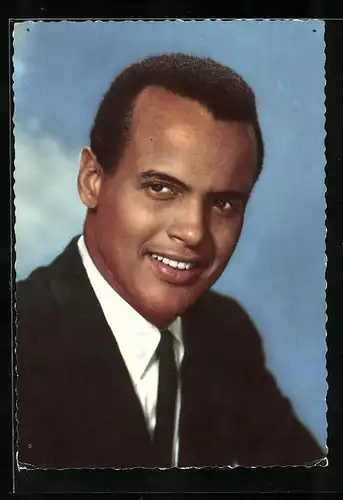 AK Harry Belafonte, Portrait des Musikers im Anzug