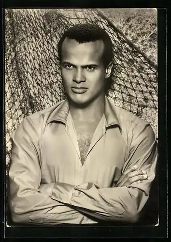 AK Musiker Harry Belafonte im glänzenden Hemd