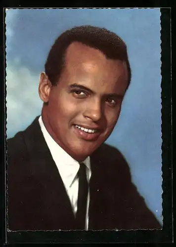 AK Musiker Harry Belafonte im Anzug mit Krawatte