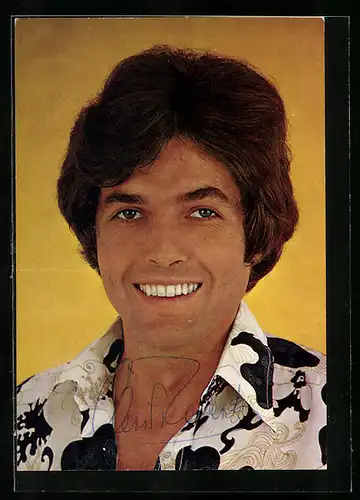 AK Musiker Chris Roberts mit auffällig gemustertem Hemd