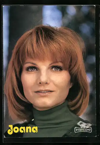 AK Musikerin Joana mit Ponyfrisur