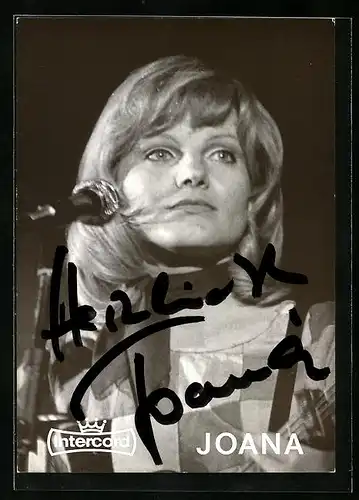 AK Musiker Joana mit dunklem Halstuch