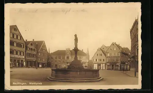 AK Reutlingen, Maximilian-Brunnen am Marktplatz