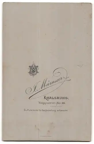 Fotografie J. Mürnseer, Karlsruhe, Rüppurrer- Str. 16, Charmanter Herr im Anzug mit Chinstrap